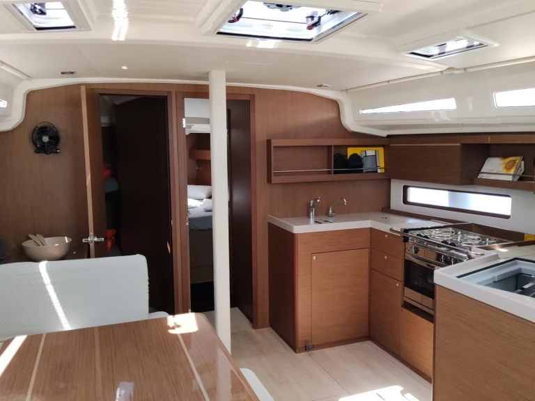 Bénéteau Oceanis 40.1 in Carloforte on SamBoat