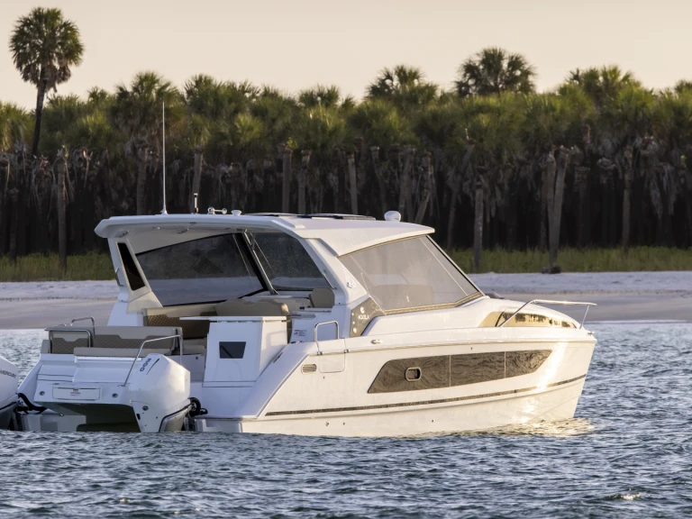 Motorboat rental with or without captain Aquila Cannigione