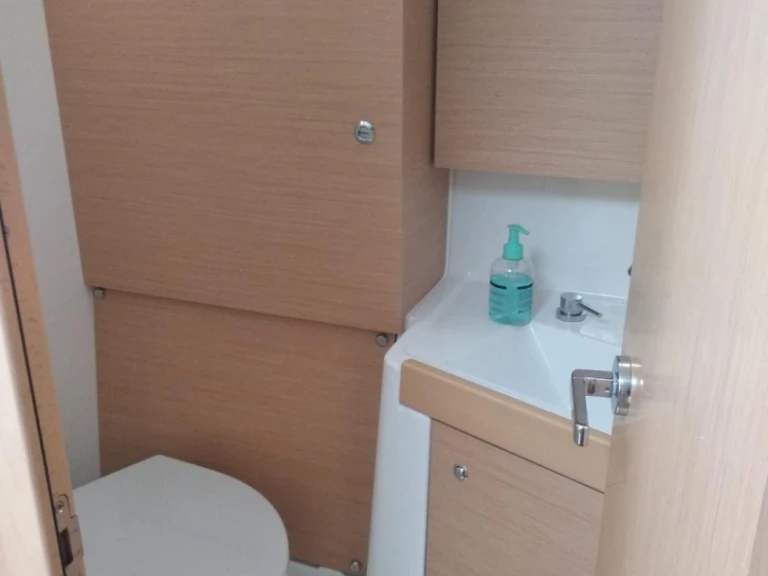 Rent a Bénéteau Oceanis 38.1 Livorno