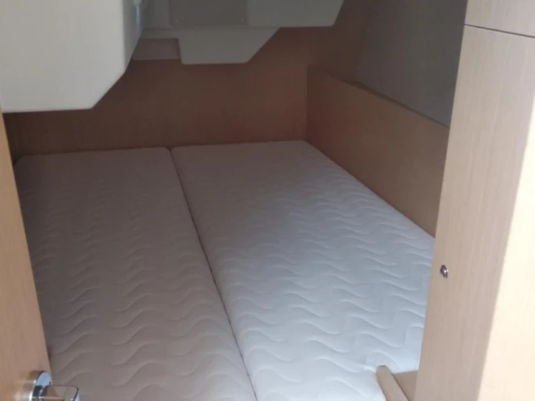 Sailboat rental in Livorno - Bénéteau Oceanis 38.1