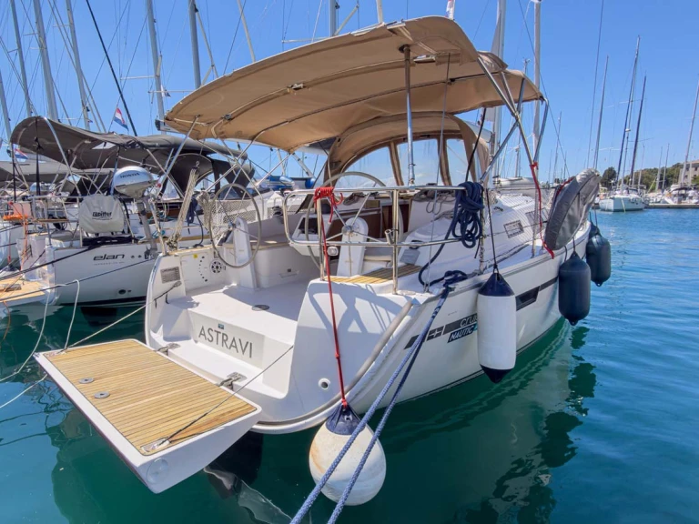 Boat rental Bavaria Cruiser 37 in Pula on Samboat