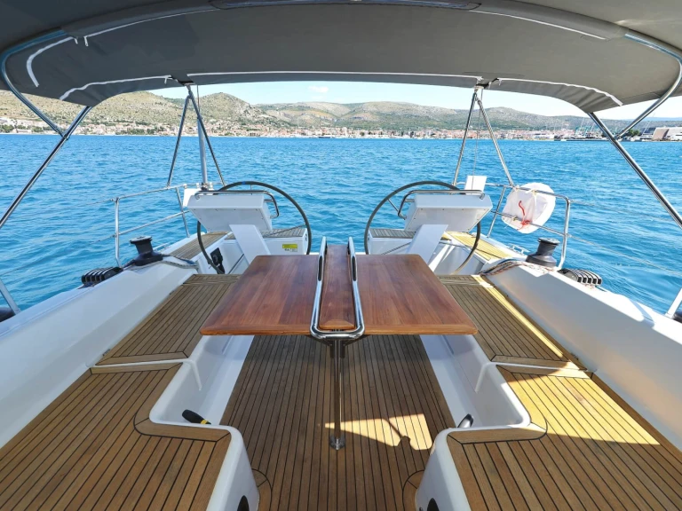 Sailboat for rent Seget Donji at the best price