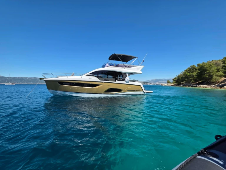Luxury Yacht for rent Kaštela at the best price