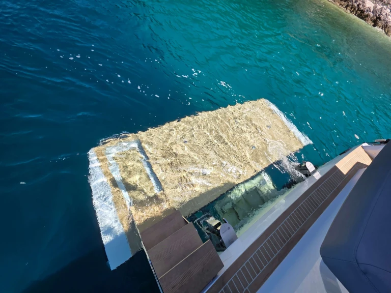 Sealine Sealine F430 charter bareboat or captained in  Kaštela