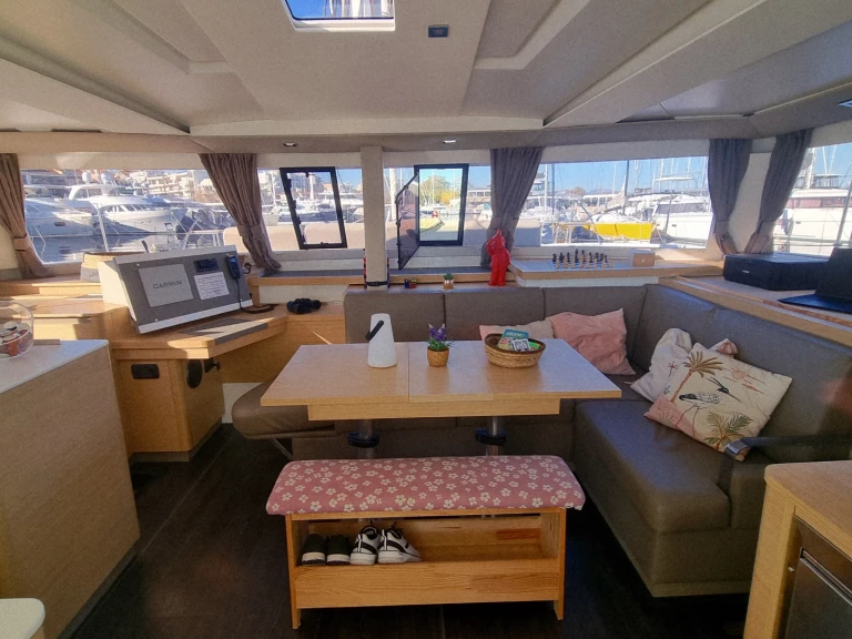 Boat rental Fountaine Pajot Astrea 42 in Marseille on Samboat