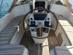 Bénéteau Oceanis 370 in Port de Hyères (St Pierre) on SamBoat