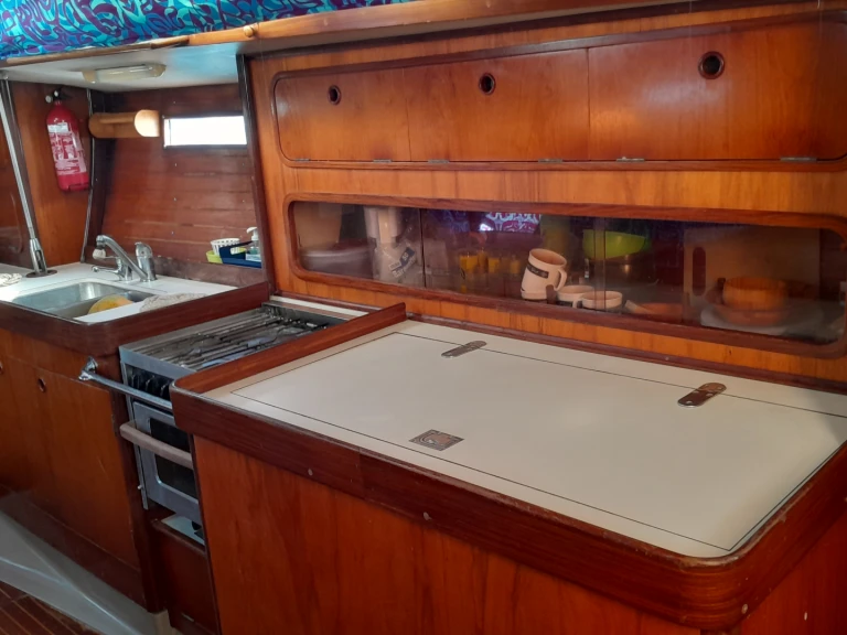 Yacht charter Taiohae cheap Oceanis 430