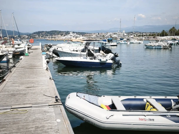 Yacht charter Cannes cheap FM16