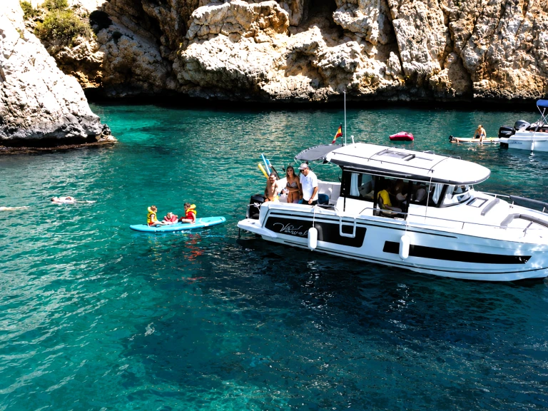 Motorboat rental with or without captain Jeanneau Dénia