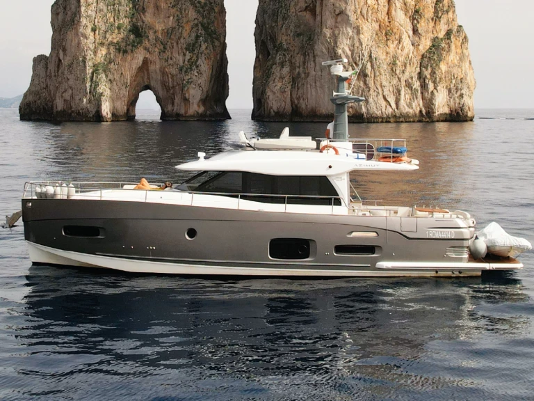 Motorboat for rent Naples at the best price