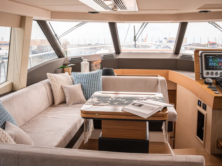 Bareboat Rental Motorboat Azimut with a boat licence