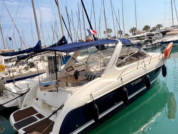 Boat rental Airon Airon 325 in Saint-Laurent-du-Var on Samboat