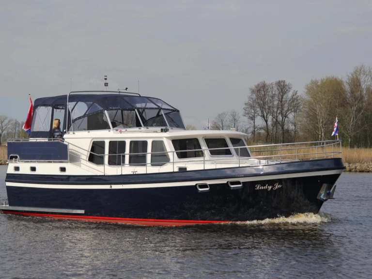 Bareboat Rental Motorboat privateer with a boat licence