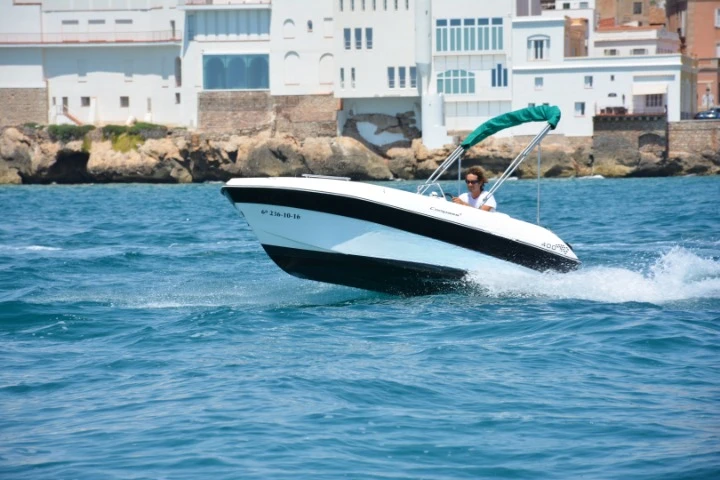Rent a  Compass 400 GT Sitges