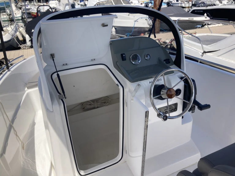 Bareboat Rental Motorboat Nireus with a boat licence