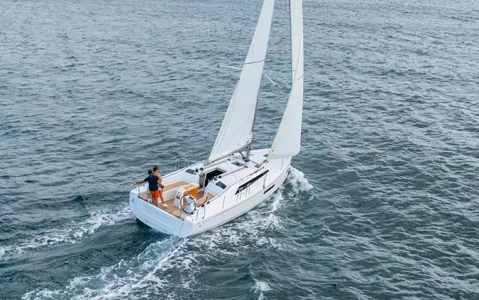 Bareboat Rental Sailboat Bénéteau with a boat licence