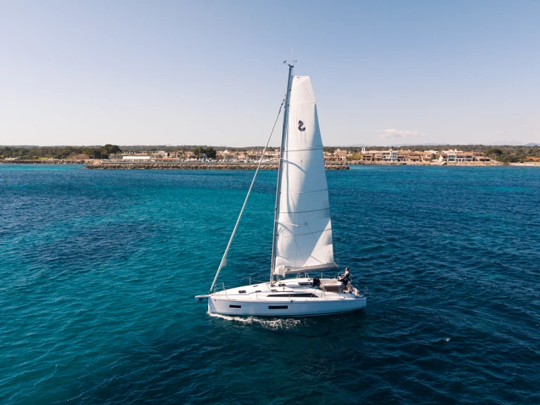 Rent a Bénéteau Oceanis 37.1 s'Arenal