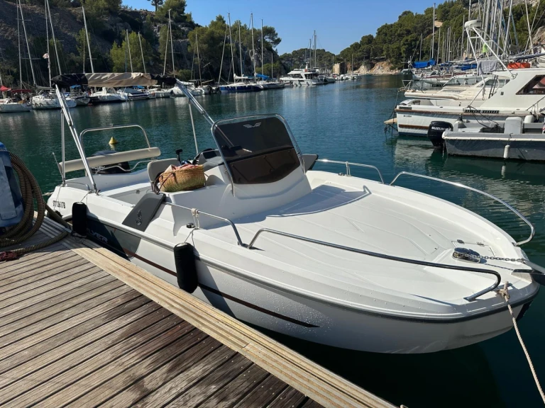 Bénéteau Flyer 660 Cabine charter bareboat or captained in  L'Estaque