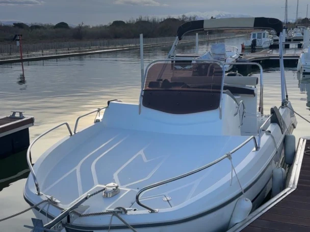 Bénéteau Flyer 660 Cabine charter bareboat or captained in  L'Estaque