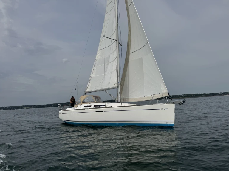 Boat rental Dufour Dufour 34 E Performance in La Forêt-Fouesnant on Samboat