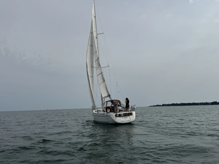 Dufour Dufour 34 E Performance in La Forêt-Fouesnant on SamBoat