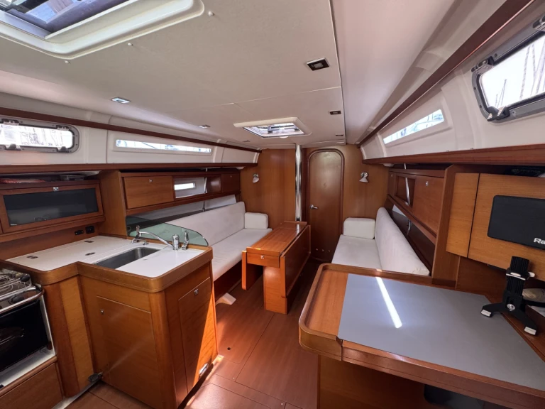 Sailboat rental in La Forêt-Fouesnant - Dufour Dufour 34 E Performance