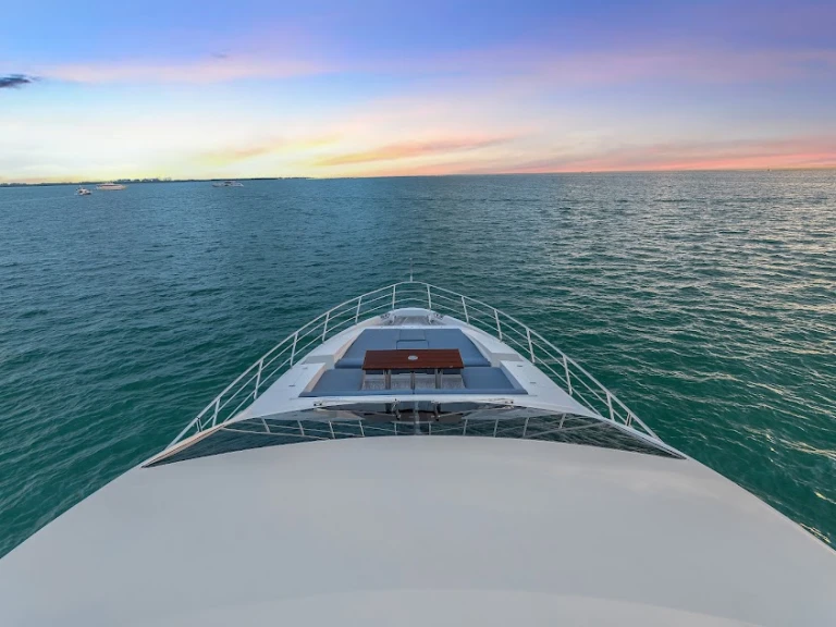 Azimut Azimut 88 charter bareboat or captained in  Miami