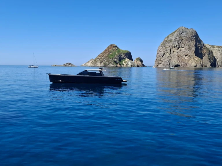 Motorboat rental with or without captain Wally Porto Badino