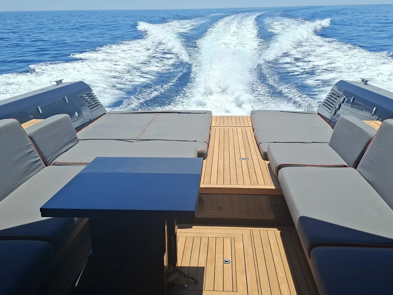 Rent a Wally Wally Power 47 Porto Badino