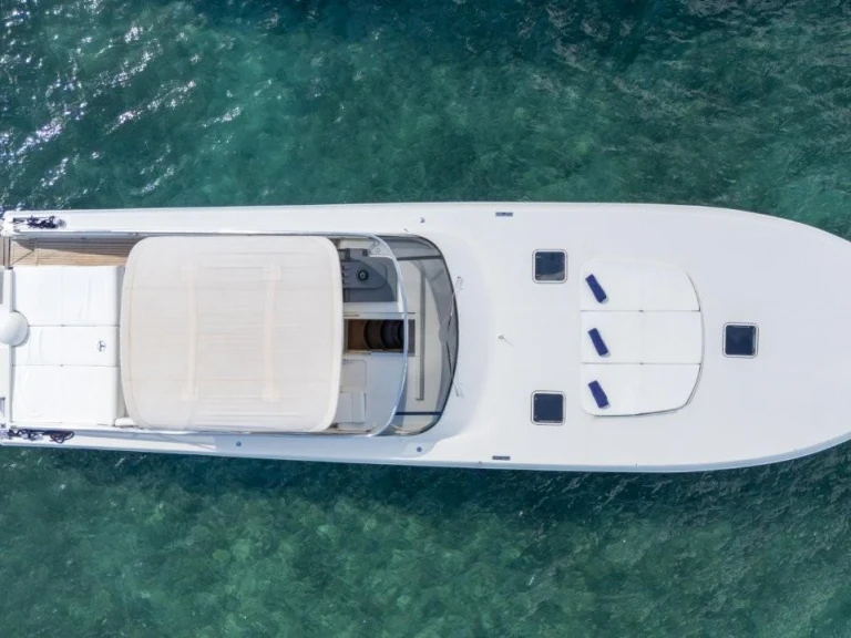 Bareboat Rental Luxury Yacht Itama with a boat licence
