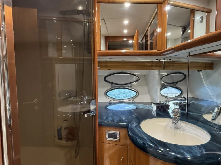 Luxury Yacht for rent Agropoli at the best price