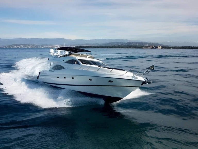 Luxury Yacht for rent Agropoli at the best price