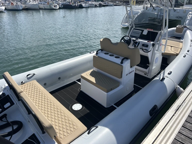 Yacht charter La Trinité-sur-Mer cheap Patrol 760