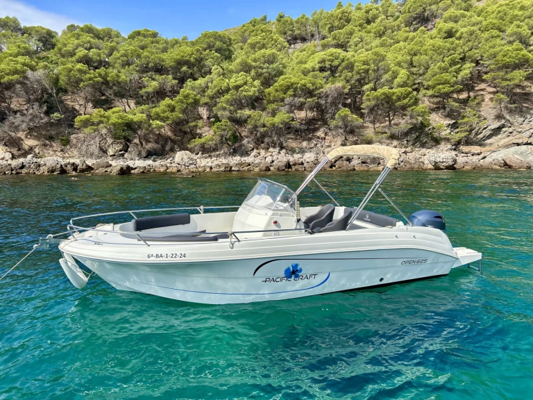 Motorboat rental with or without captain Pacific Craft Roses