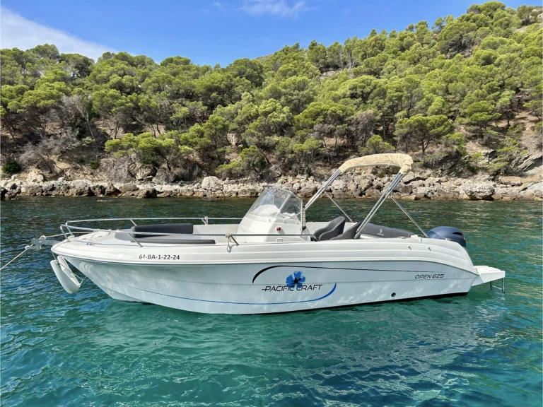 Bareboat Rental Motorboat Pacific Craft with a boat licence