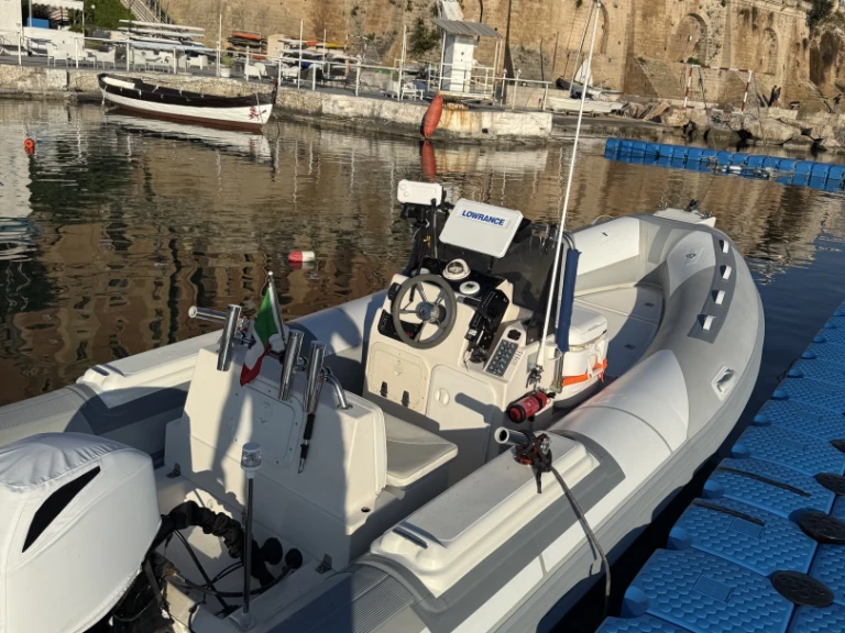 Yacht charter Taranto cheap TX 550