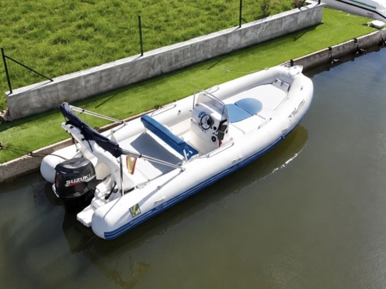 Boat rental Zodiac Medline II in Roses on Samboat