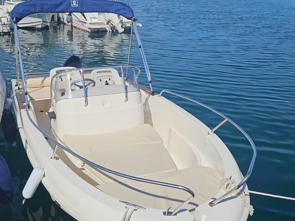 Bareboat Rental Motorboat Jeanneau with a boat licence