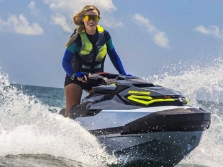 Yacht charter Capri cheap RXT-X RS 325