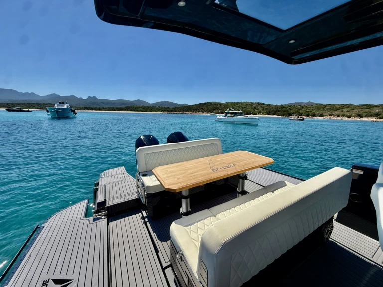 Virtue V10Top in Marina di Portisco on SamBoat