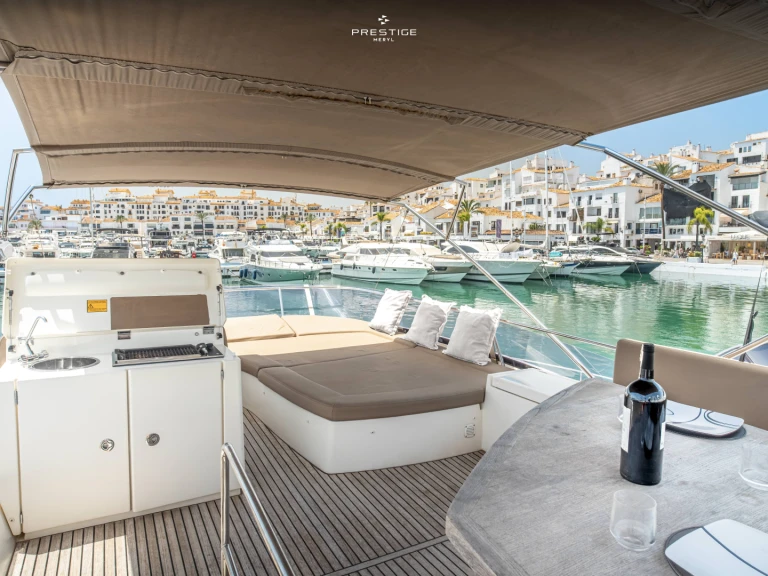 Motorboat rental in Puerto Deportivo de Lujo en Marbella - Jeanneau Prestige 500 Fly