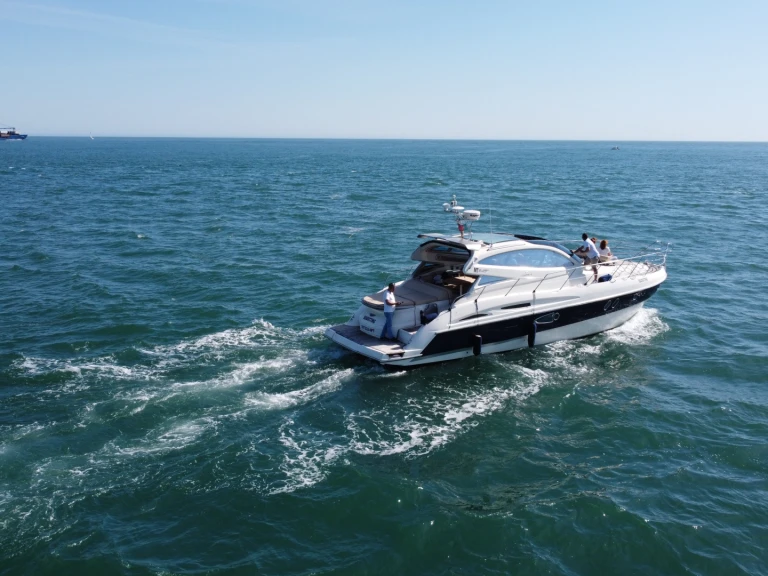 Luxury Yacht rental in Lisbon - Cranchi Mediterranee 47 Hard Top