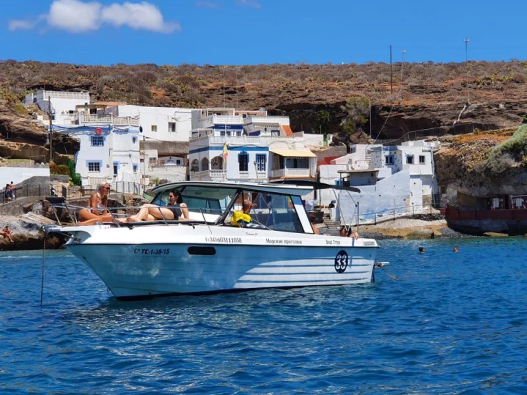 Bareboat Rental Motorboat Thompson with a boat licence