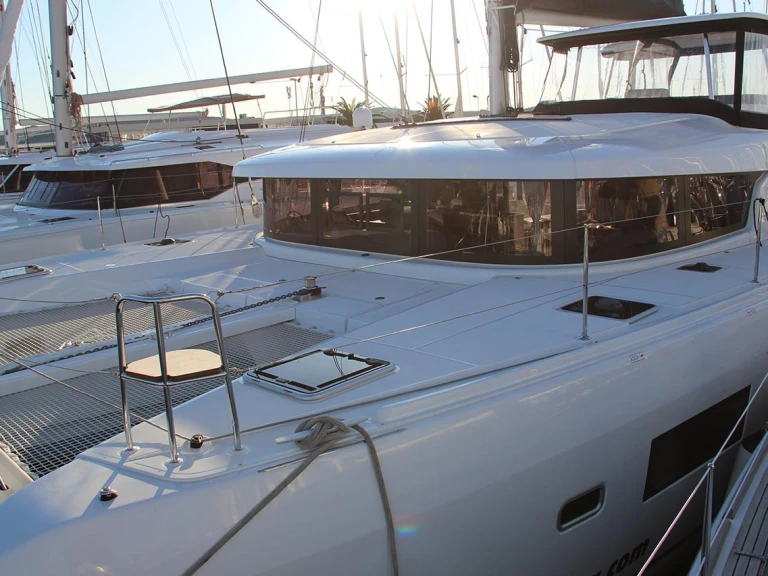 Rent a Lagoon Lagoon 42 Pula