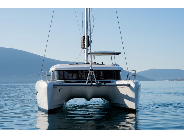 Boat rental Lagoon Lagoon 42 in Tivat on Samboat