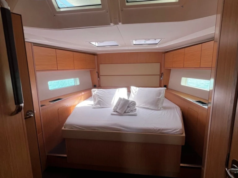 Bavaria Bavaria C50 Style in Alimos on SamBoat