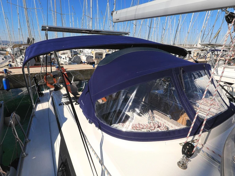 Bareboat Rental Sailboat Bavaria with a boat licence