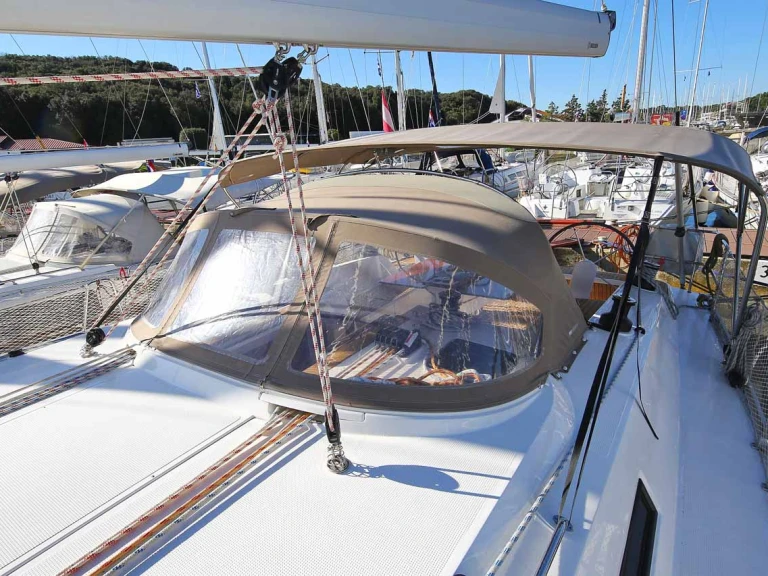 Yacht charter Pula cheap Cruiser 46