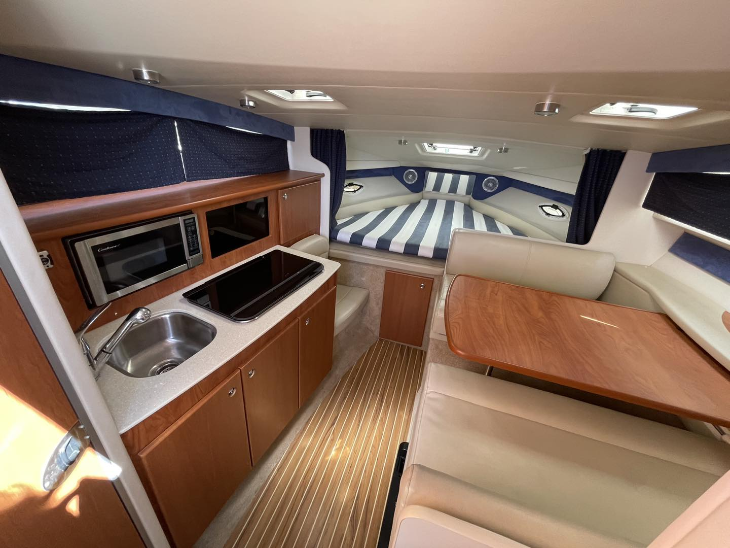 Rent a Bayliner Bayliner 285 Cruiser Nice