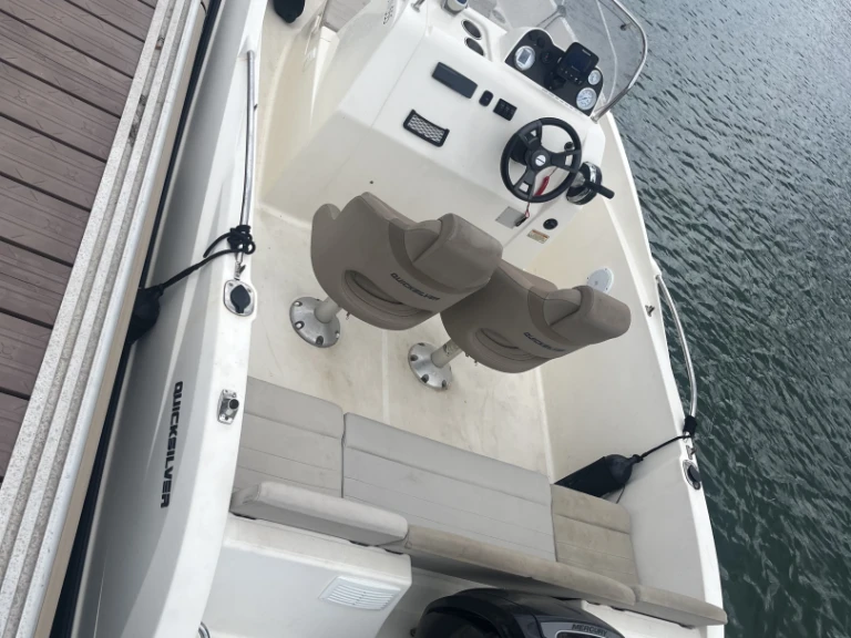 Bareboat Rental Motorboat Quicksilver with a boat licence